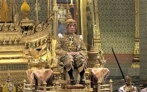 Thailand's king Maha Vajiralongkorn takes to the throne as snubbed ...