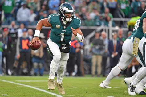 Philadelphia Eagles QB Jalen Hurts Sheds Knee Sleeve, Shares Positive Injury Update - Sports ...