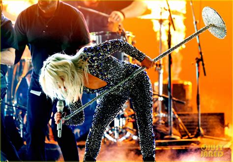 Lady Gaga Performs 'Shallow' Live at Grammys 2019 (Video): Photo ...