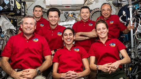 Crew Ends Week with Science-Packed Day – Space Station