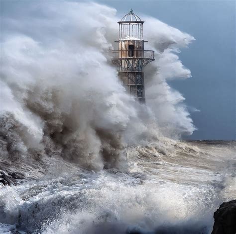 28 Breathtaking Photos Of Lighthouses That Have Stood The Test Of Time ...