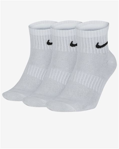 Nike Everyday Lightweight Training Ankle Socks (3 Pairs). Nike ID