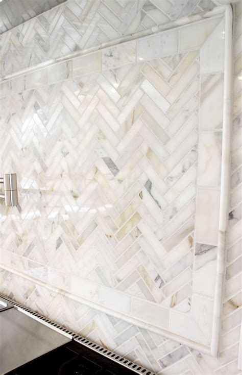 Arabescato Carrara Herringbone Pattern 1x2 Honed backsplash. | Trendy kitchen backsplash ...