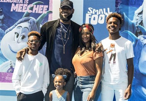 Lakers News: LeBron James Poses For First-Ever Family Photo Shoot With Vanity Fair | Basketball ...