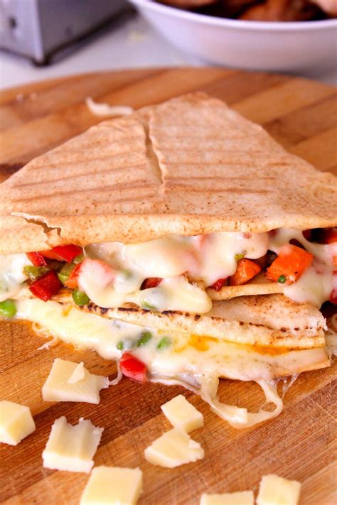 Cheesy Vegetarian Pita Sandwiches | FaveHealthyRecipes.com