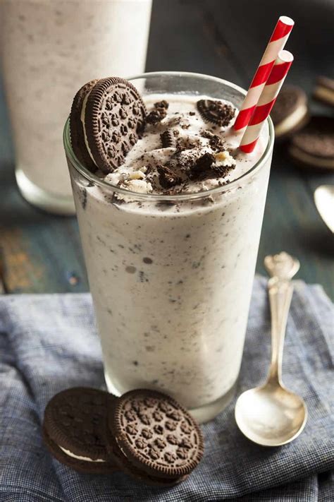 How to Make an Oreo Milkshake in 5 Easy Steps - FamilyNano