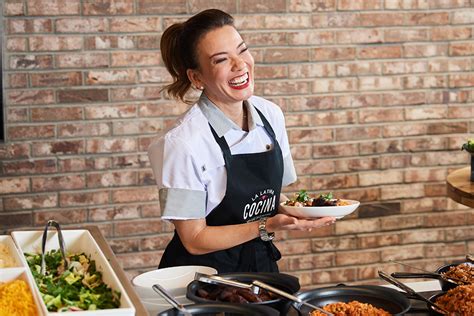 Chef Grace Ramirez Invites Students Into Her Kitchen - Aramark