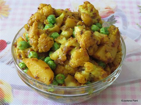 With Love from Mom's Kitchen: Masala Gobhi (Spicy Cauliflower Savory)