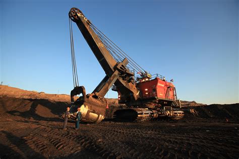 Shovel Operator Shift Change | Syncrude shovel operators dis… | Flickr