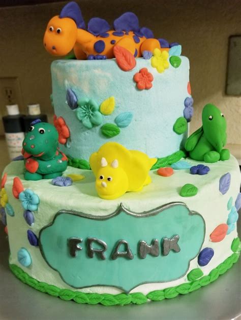 Dinosaur baby shower cake! Fondant dinos. | Dinosaur baby shower ...