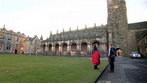 St Andrews University makes 'deprived' students pledge - BBC News