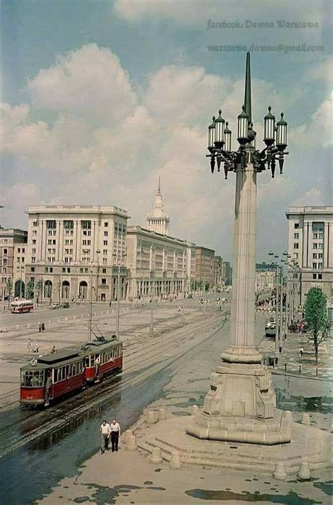 Plac Konstytucji powstał w 1952 r. jako główny element wielkiego, powojennego, socrealistycznego ...