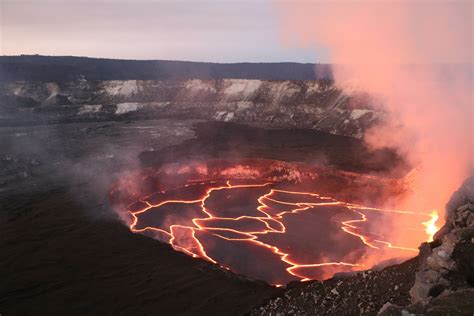 Are Maui volcanoes active?