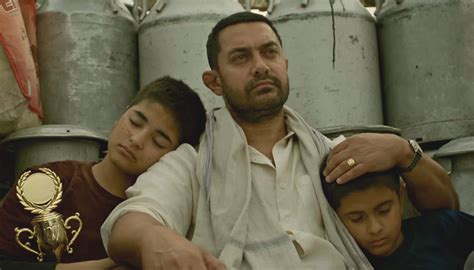 Dangal critic review: The Aamir Khan film gets Dhaakad comments for ...