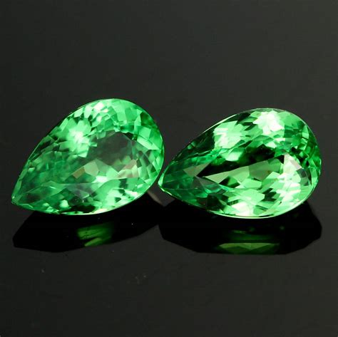 Tsavorite vs Emerald: Battle Of The Green Gems | Chroma Gems & Co