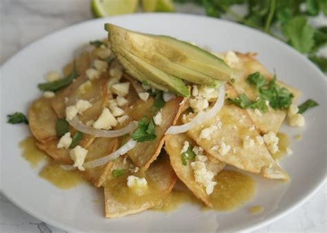 How to Make Mexican Chilaquiles Verdes - Savored Journeys