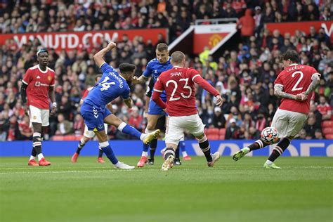 Everton vs Manchester United line-ups as Ten Hag makes Cristiano ...