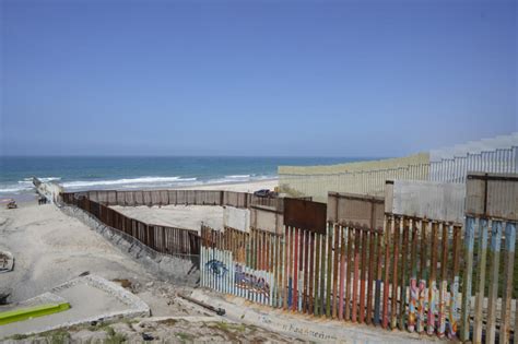 Slice of Berlin Wall gets ‘second life’ along U.S.-Mexico border - The Columbian