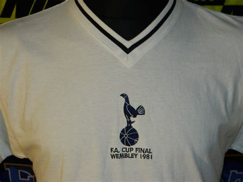 Tottenham Hotspur Retro Replicas football shirt 1981. Sponsored by no sponsor