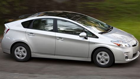 Drive On: Consumer Reports lauds Toyota Prius as bargain