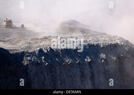 Super Pit Gold Mine Blast, Kalgoorlie Western Australia Stock Photo - Alamy