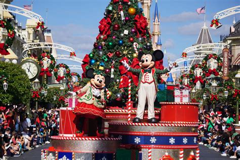 PHOTOS, VIDEO: Mickey’s Once Upon a Christmastime Parade Begins Daytime Performances at Magic ...