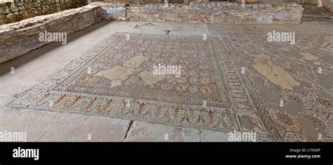 Triclinium roman hi-res stock photography and images - Alamy