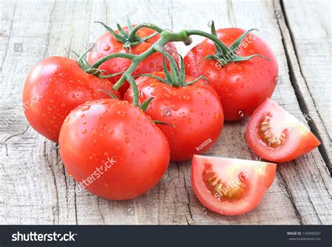 Fresh Red Ripe Salad Tomatoes On The Vine Stock Photo 143098507 ...