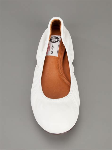 Lanvin Round Toe Ballet Flats in White - Lyst