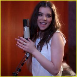 Hailee Steinfeld Belts Out ‘Love Myself’ Acoustic Version (Video) | Hailee Steinfeld, Music ...