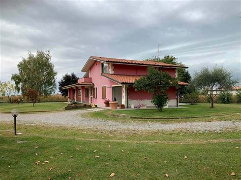 Villa/Casa Singola For Sale In Capriolo, Italy In Lombardy, Italy For Sale (11657794)