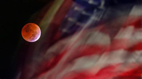 Video From the Total Lunar Eclipse on Early Tuesday - The New York Times