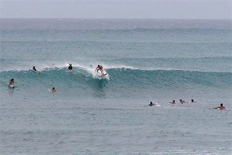 File:Oahu North Shore surfing catching wave.jpg - Wikimedia Commons