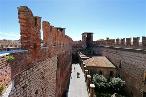 Castle Fortress (Castelvecchio) in Verona, Italy Editorial Stock Image ...