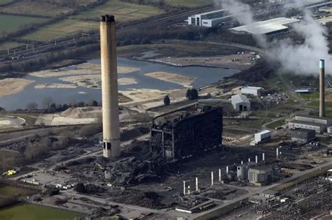 Didcot Power Station: Controlled explosion to bring down remainder of collapsed building ...