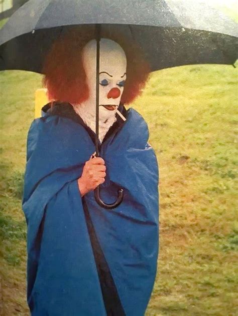 Behind the Scenes Photo of Tim Curry as Pennywise in Stephen King's IT and Concept Art — GeekTyrant