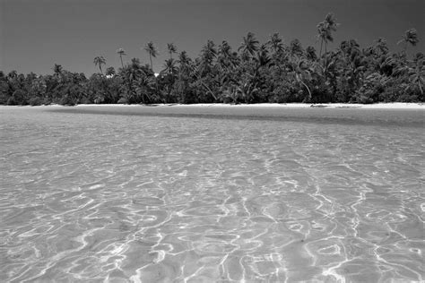 Black and White Wallpapers: Black and White Beach Landscape HD ...