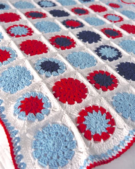 Make it // Crochet Cotton Baby Blanket (circle in square) - Sarita Creative