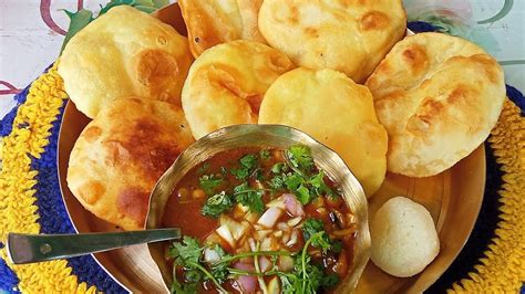 Bengali famaus breakfast fulko luchi/puri and veg ghugni recipe|| Bengali breakfast - YouTube