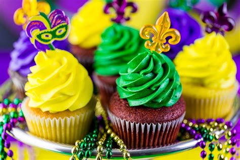 Mardi Gras Cupcakes: Celebrate Fat Tuesday With This Easy Mardi Gras Cupcake Recipe | Holidays ...