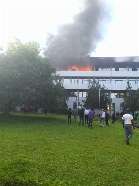 Breaking: Fire guts Nigeria’s Supreme Court building [VIDEO ...