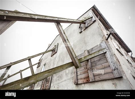 Building collapse hi-res stock photography and images - Alamy