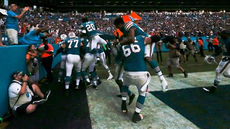 Podcast: Miami Dolphins must fix road woes to extend season | Miami Herald