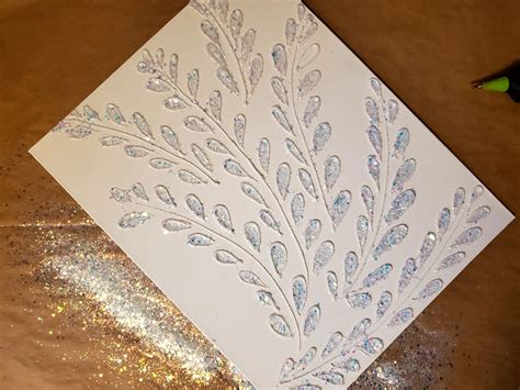 How To Make DIY Canvas And Glitter Wall Art - TenGemsDIY.com