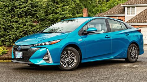 Video Review: Doing the Math on Toyota’s Prius Prime Hybrid - The New York Times