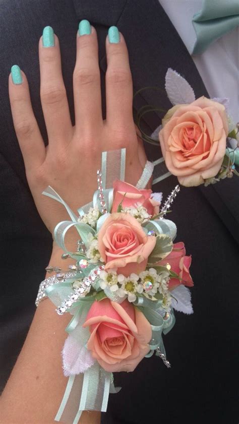 223 best corsage ideas images on Pinterest | Prom flowers, Wedding ...