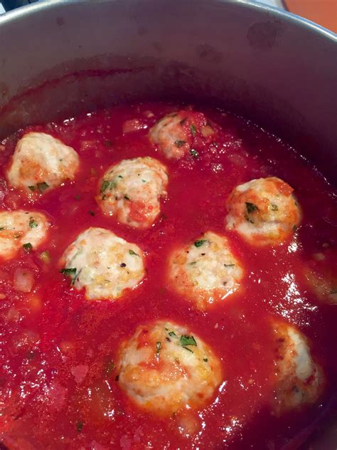 Italian Turkey Meatballs in Tomato Sauce