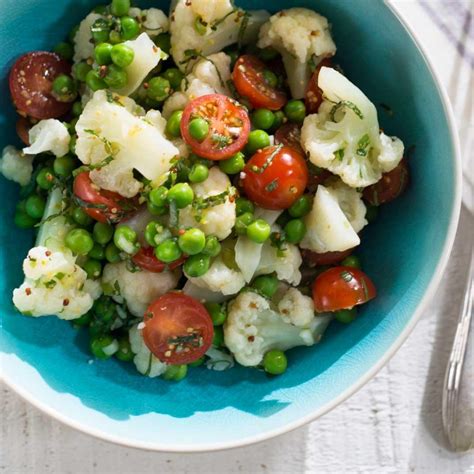 Salade de chou-fleur et de petits pois | RICARDO | Recette | Salade chou fleur, Salade de chou ...