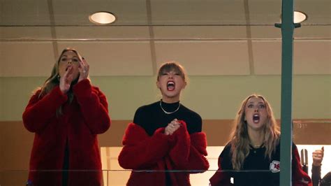 Lip Readers Caught Taylor Swift Screaming The Cutest Thing During The ...