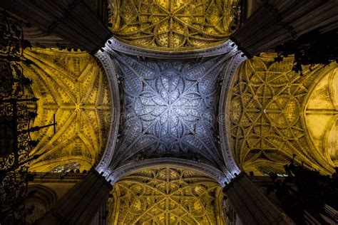 Interior De La Catedral De Sevilla Imagen editorial - Imagen de ...